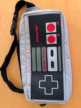 Fun ZARA Nintendo NES Game Controller Bum / Belt Pouch/ Bag - Limited Edition